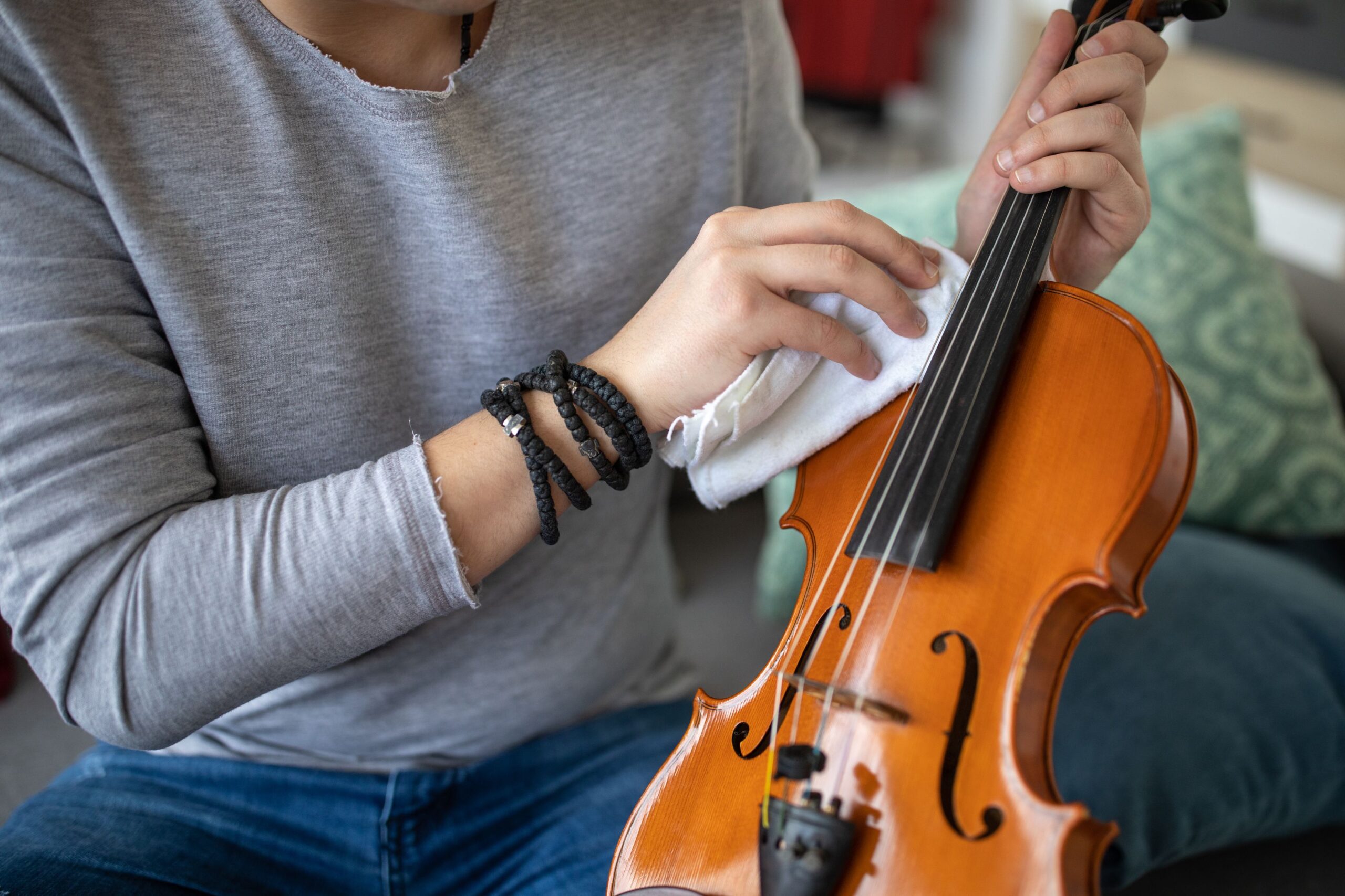 Como cuidar do seu violino, viola ou violoncelo: limpeza e manutenção correta